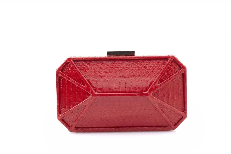 Clutch Ahikoza untuk merayakan hari Valentine.